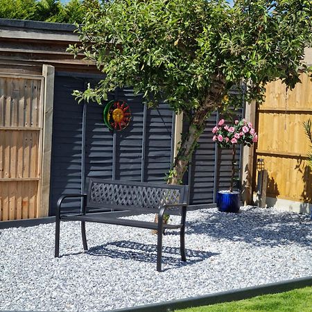 A Bright And Spacious Gem Staines-upon-Thames Luaran gambar