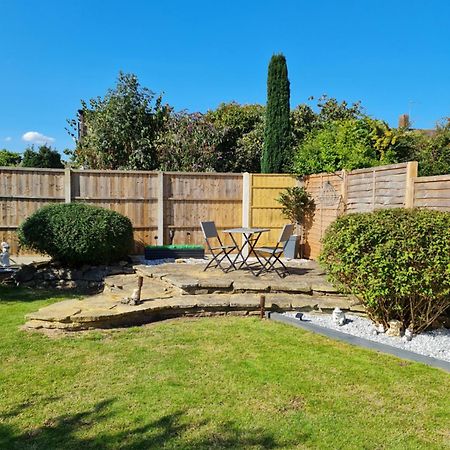 A Bright And Spacious Gem Staines-upon-Thames Luaran gambar