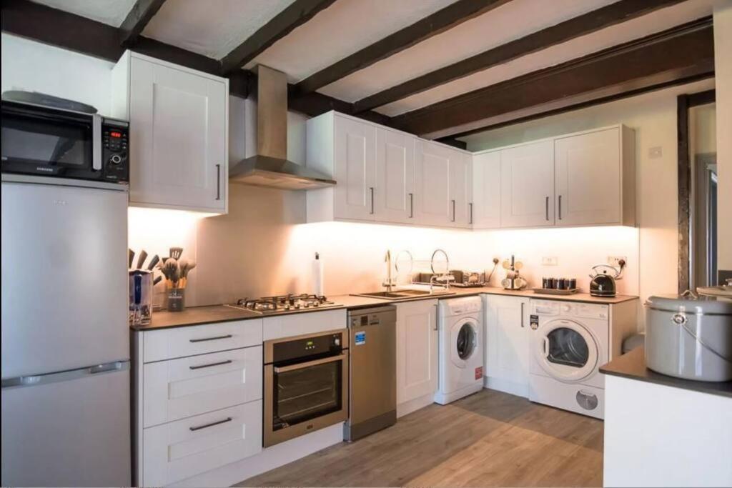 A Bright And Spacious Gem Staines-upon-Thames Luaran gambar