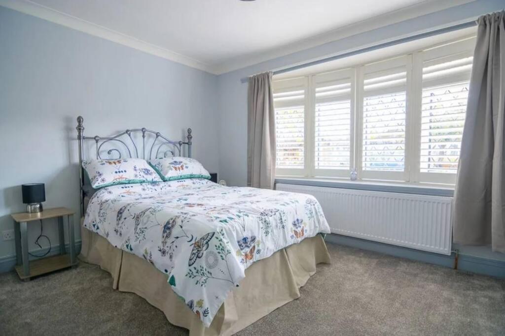 A Bright And Spacious Gem Staines-upon-Thames Luaran gambar