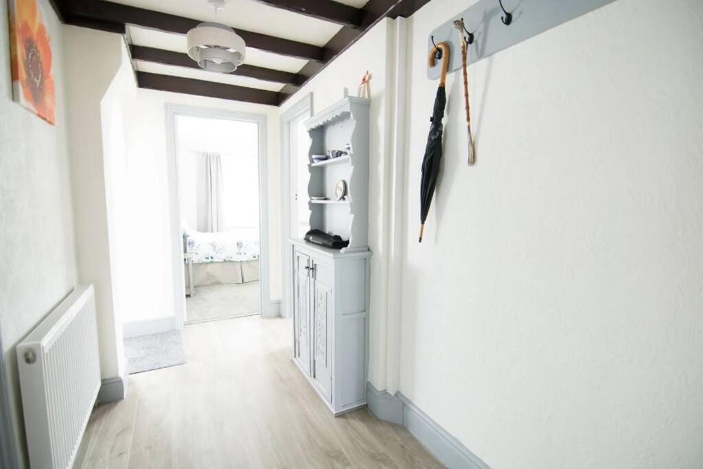 A Bright And Spacious Gem Staines-upon-Thames Luaran gambar