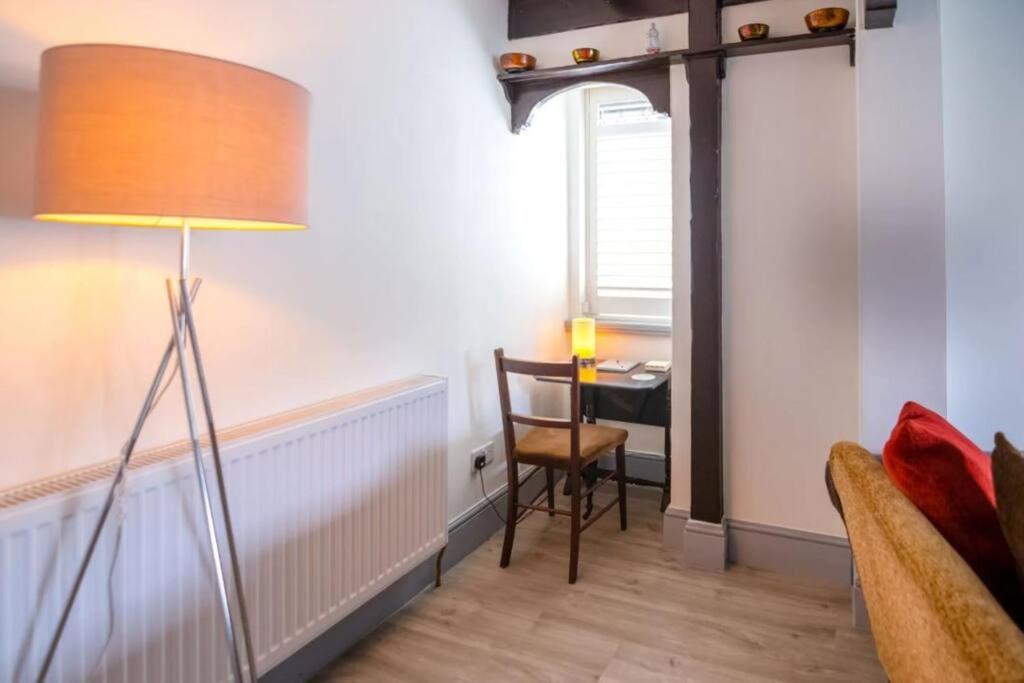 A Bright And Spacious Gem Staines-upon-Thames Luaran gambar