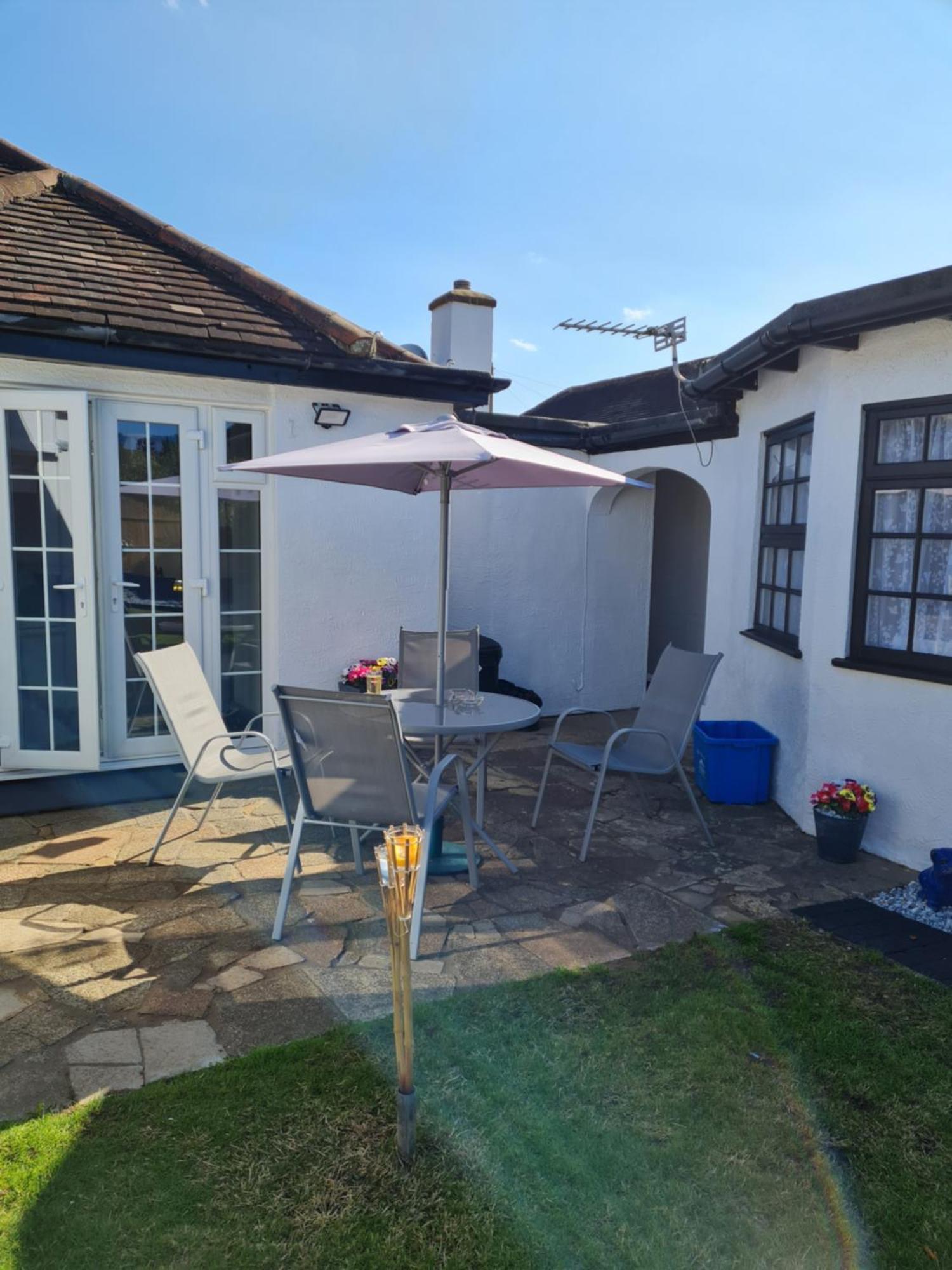 A Bright And Spacious Gem Staines-upon-Thames Luaran gambar